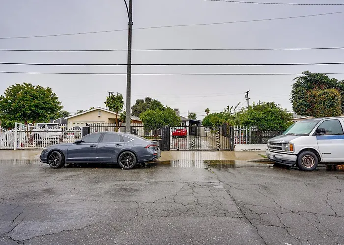 Explore La & Long Beach: Compton Condo W/ Patio